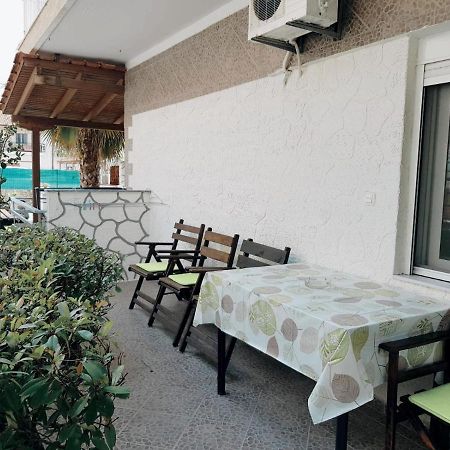Konstantinos-Elli Rooms Nea Vrasna Bagian luar foto