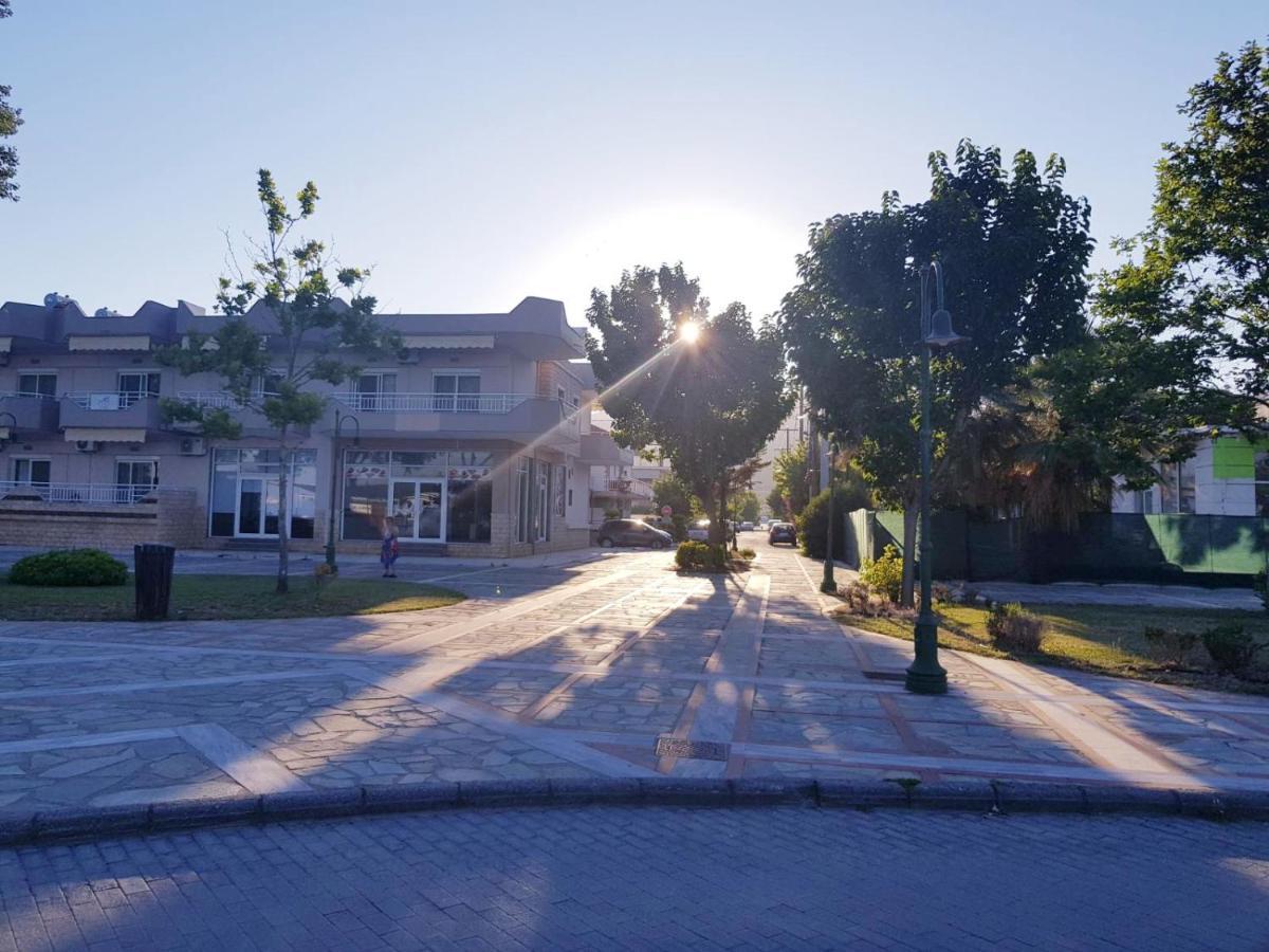 Konstantinos-Elli Rooms Nea Vrasna Bagian luar foto