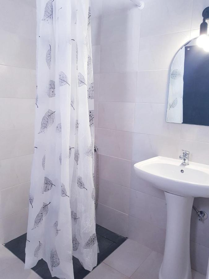 Konstantinos-Elli Rooms Nea Vrasna Bagian luar foto