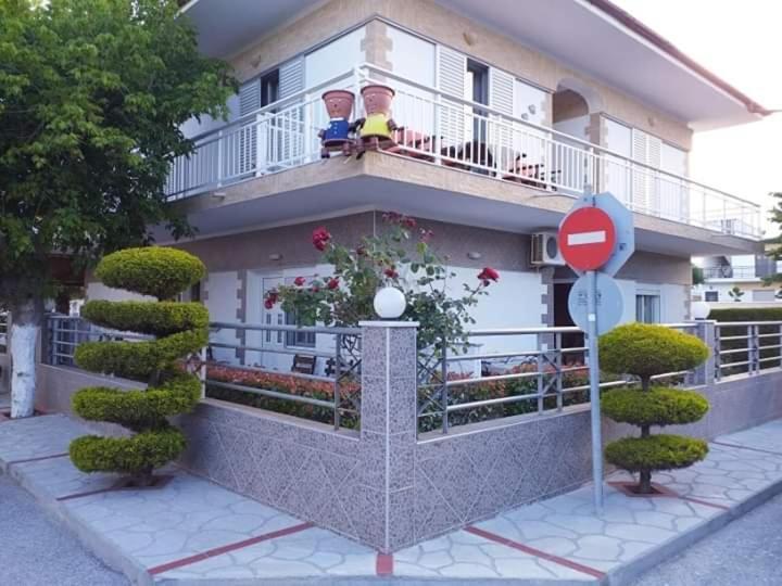 Konstantinos-Elli Rooms Nea Vrasna Bagian luar foto
