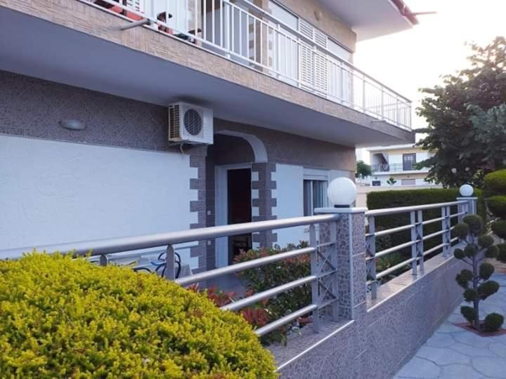 Konstantinos-Elli Rooms Nea Vrasna Bagian luar foto