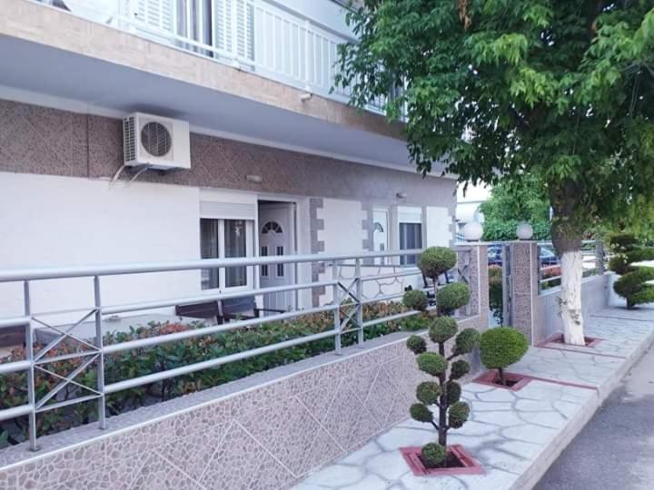Konstantinos-Elli Rooms Nea Vrasna Bagian luar foto