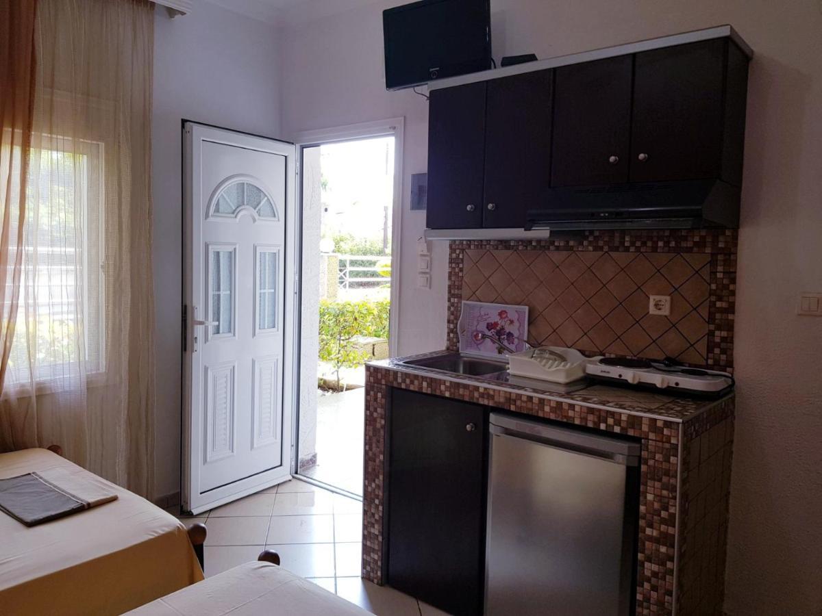 Konstantinos-Elli Rooms Nea Vrasna Bagian luar foto