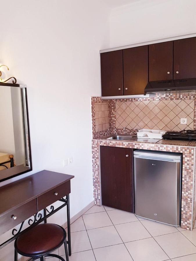 Konstantinos-Elli Rooms Nea Vrasna Bagian luar foto