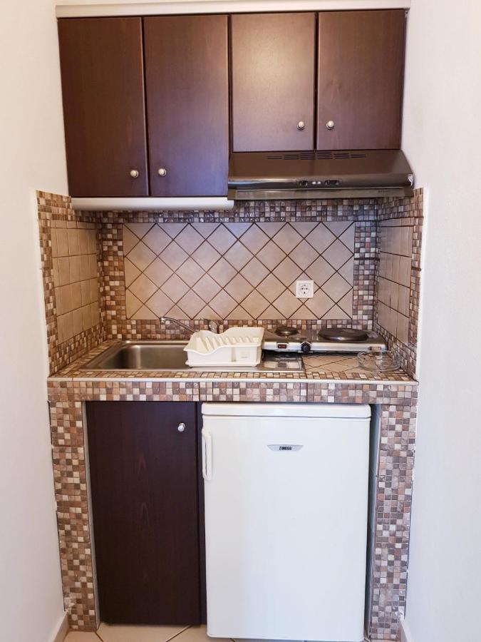 Konstantinos-Elli Rooms Nea Vrasna Bagian luar foto