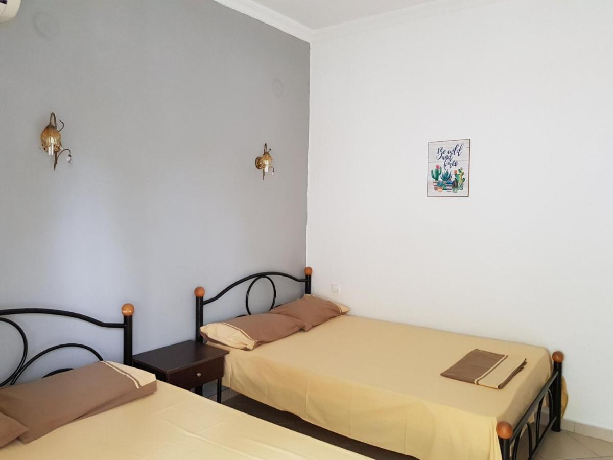 Konstantinos-Elli Rooms Nea Vrasna Bagian luar foto