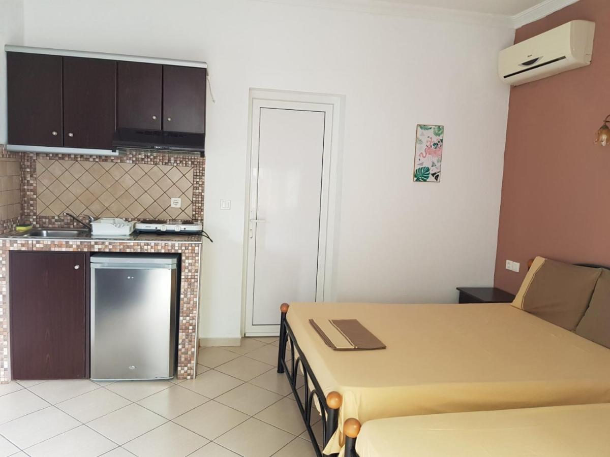 Konstantinos-Elli Rooms Nea Vrasna Bagian luar foto