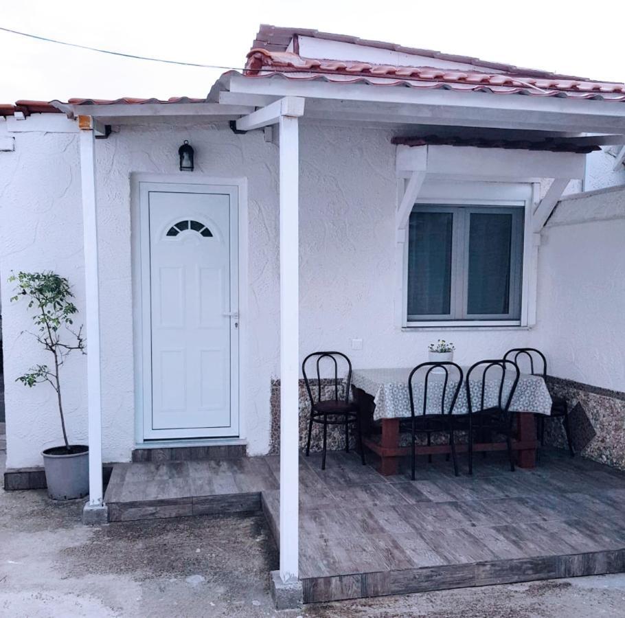 Konstantinos-Elli Rooms Nea Vrasna Bagian luar foto